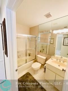 Building Photo - 5758 Royal Lake Cir