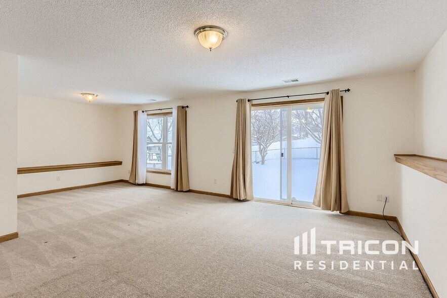 Building Photo - 3649 Kahler Dr NE