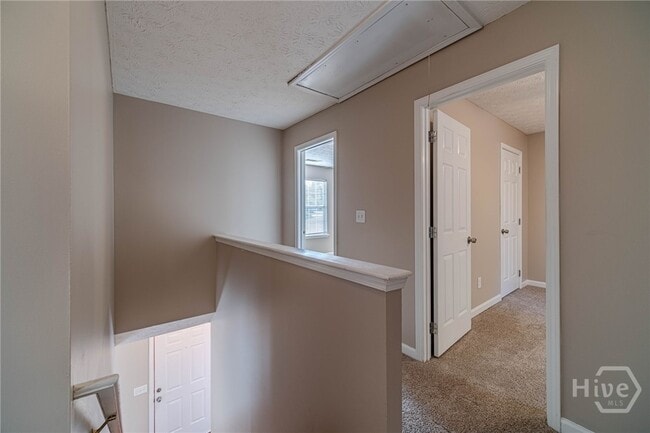 Building Photo - 670 Woodland Ridge Dr