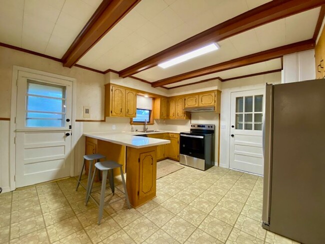 Building Photo - 3 Bedroom 1.5 Bath Home Available in Broad...