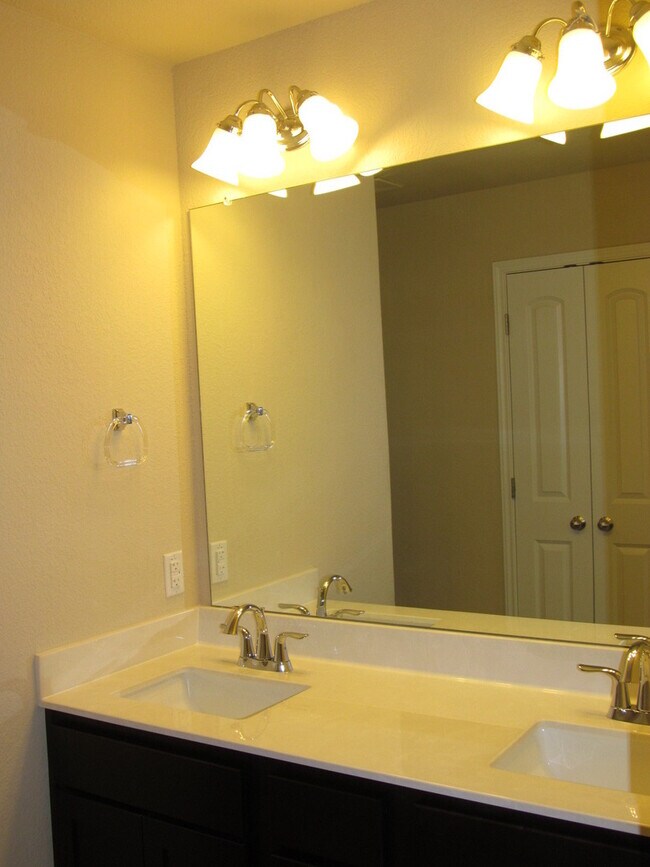 Building Photo - 4 BEDROOM, BISD