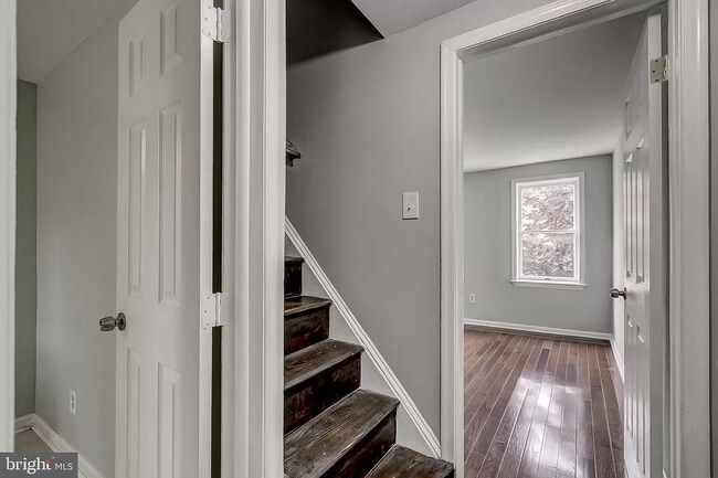 Building Photo - 915 W Lombard St