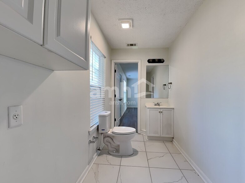 Building Photo - 300 Aspen Arbor