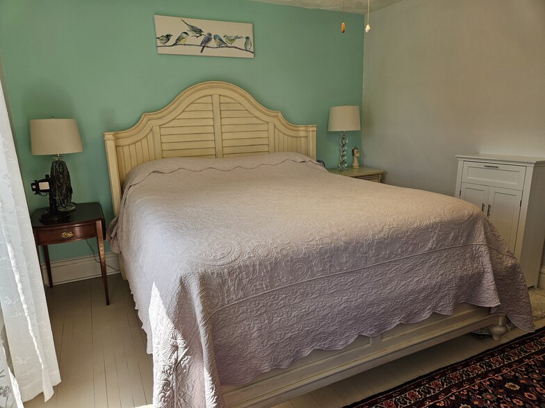 Luxury King Mattress. - 11 Circle St