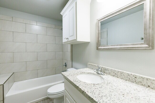 Building Photo - Beautiful Duplex in Shallowater