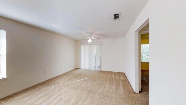 Building Photo - 895 Silverwood