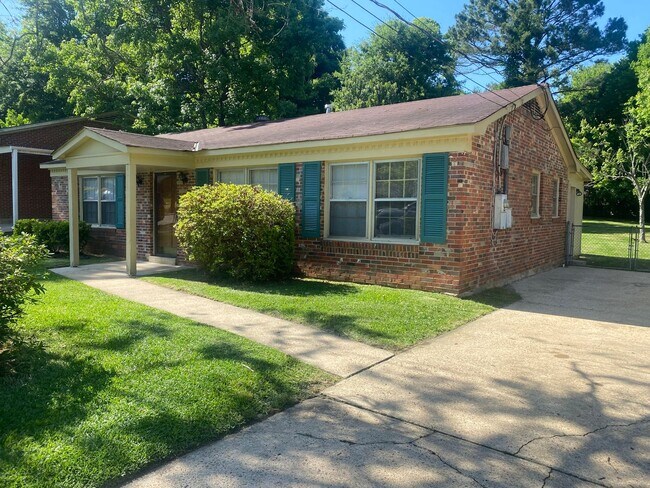 Building Photo - 3-Bedroom  cutie ! APPLY today at All3Real...