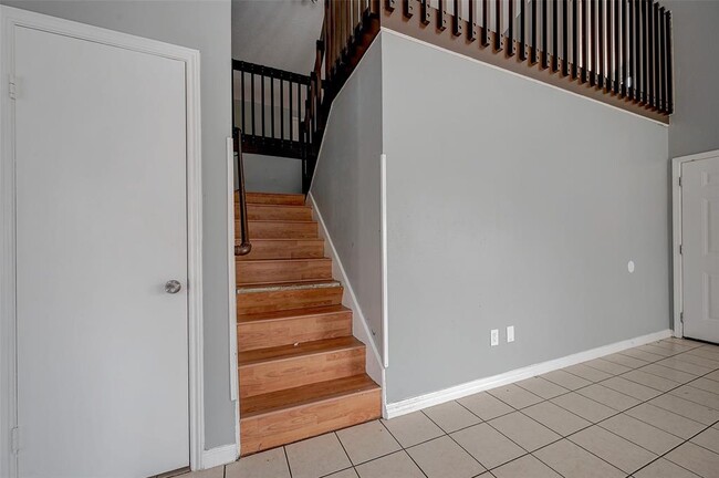 Building Photo - 13850 Walnut Hollow Ln