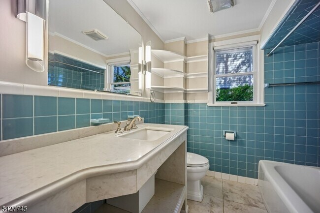 Building Photo - 32 Center St