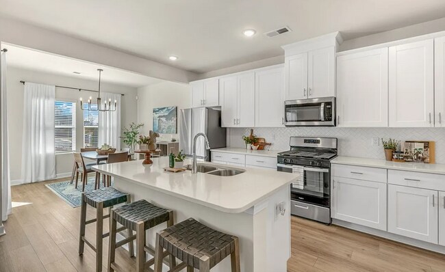 Building Photo - Modern 3 Bedroom Home Available October 1s...