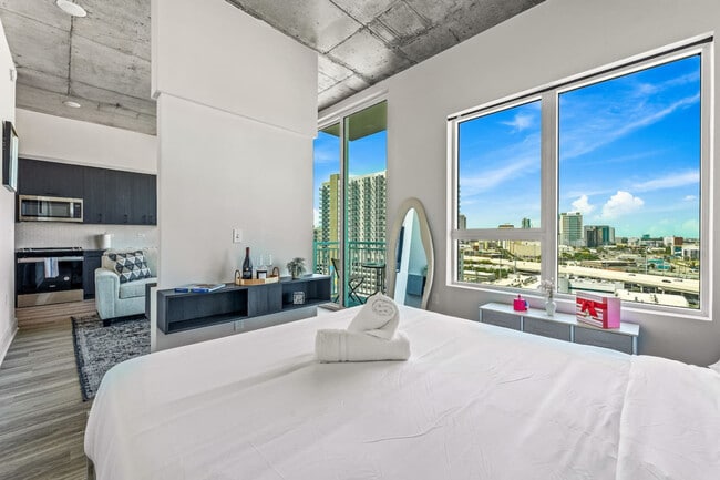 Building Photo - 617 N 12th St