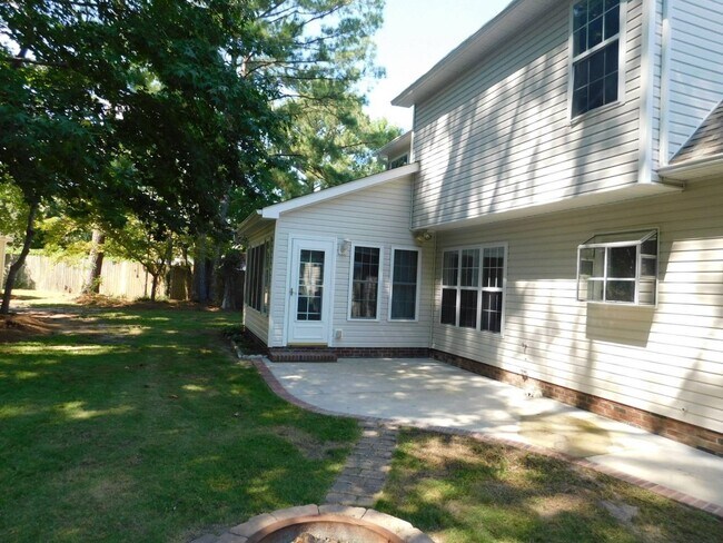 Building Photo - 711 Barney Fones Dr