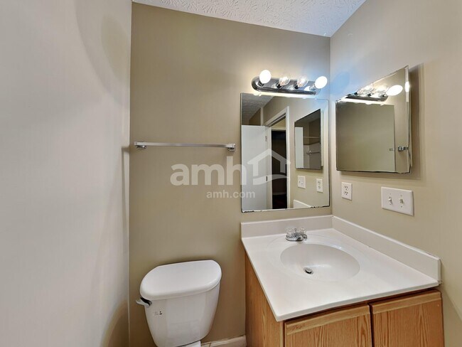 Building Photo - 42 Purple Finch Loop