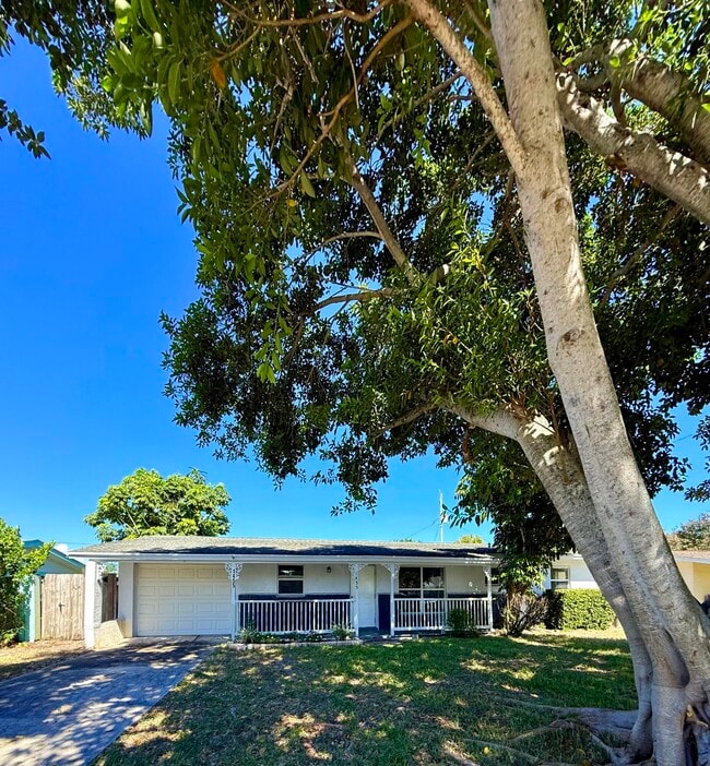 Building Photo - 1455 NE Silver Maple Way