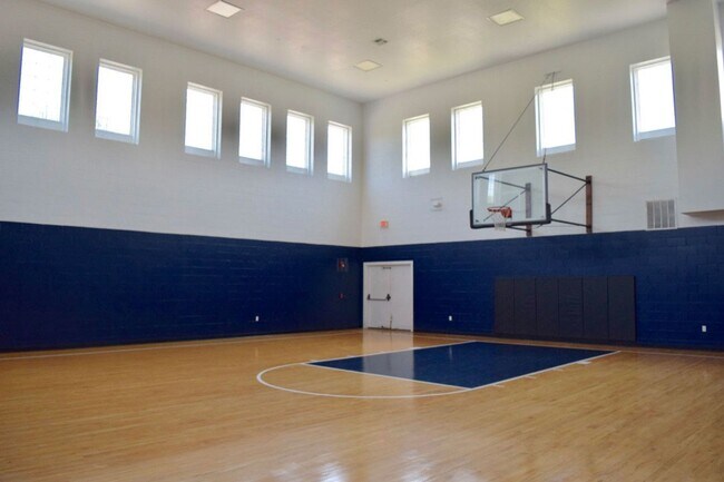 Building Photo - Barrington Park Condos! Renovated Ground F...
