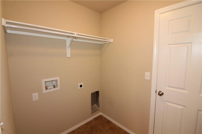 Building Photo - 601 Lasso Ln