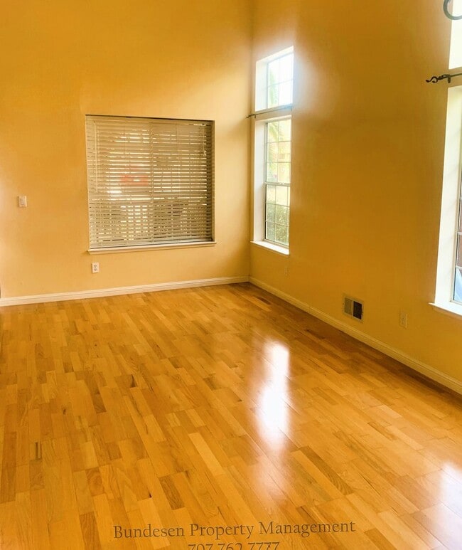 Building Photo - 1790 Stone Creek Dr