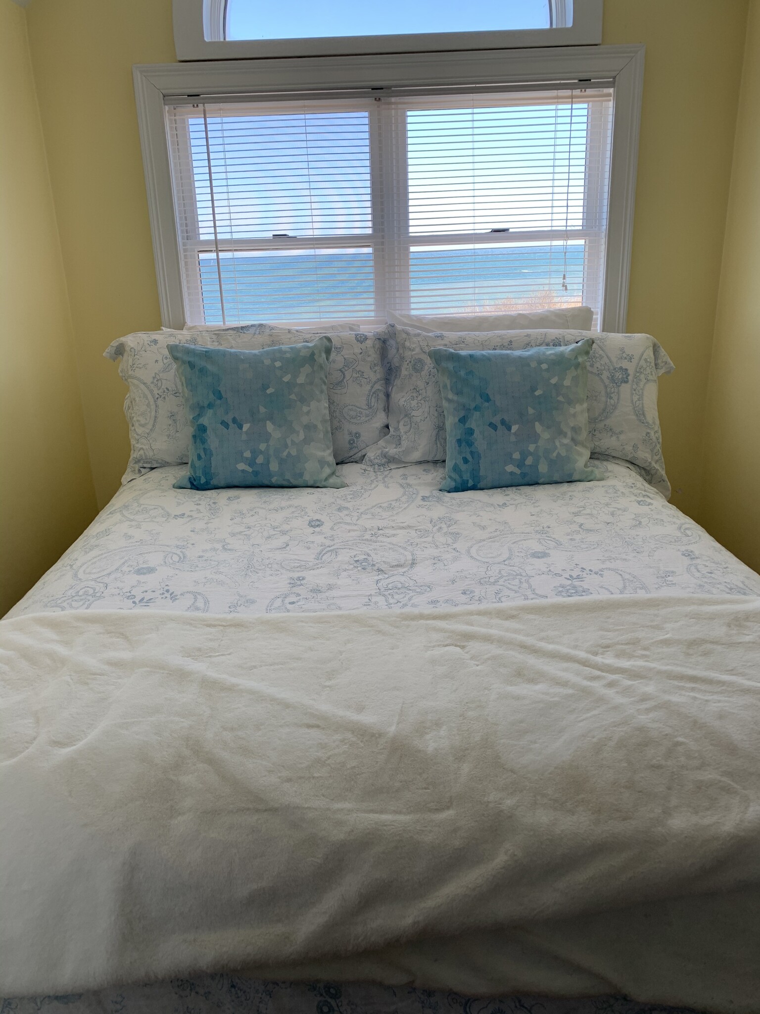 Double bed in second bedroom - 17 Bassin Ln