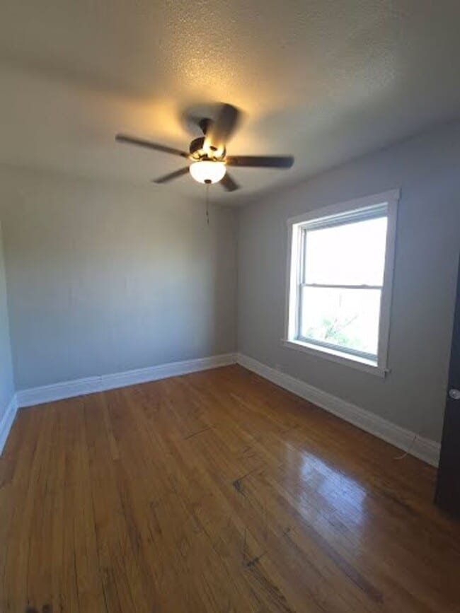 Building Photo - 1432 S Kenneth Ave