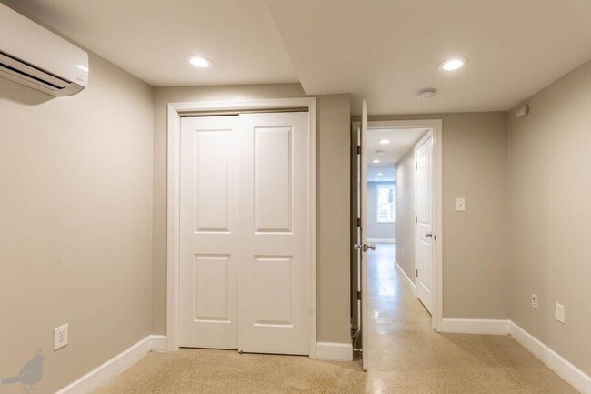 Building Photo - Excellent English Basement in Parkview!