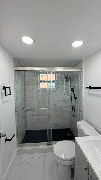 Building Photo - 414 Phippen Waiters Rd