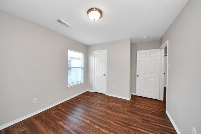 Building Photo - 1903 Ryansbrook Ln