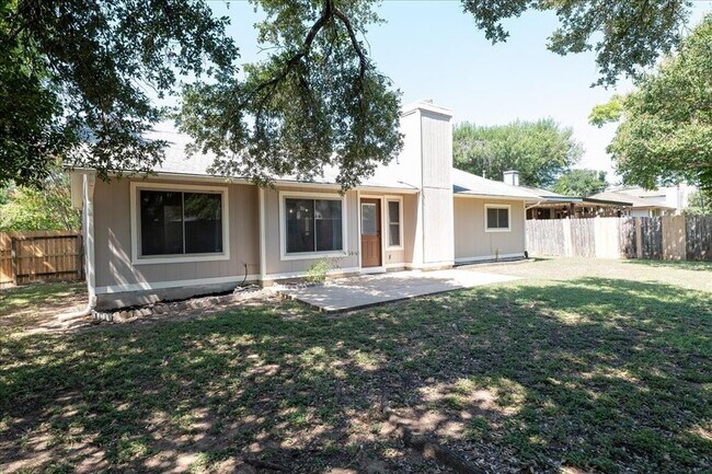 Building Photo - 3200 Red Bay Dr