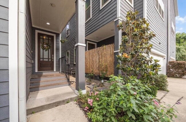 Building Photo - 1230 W 25th St