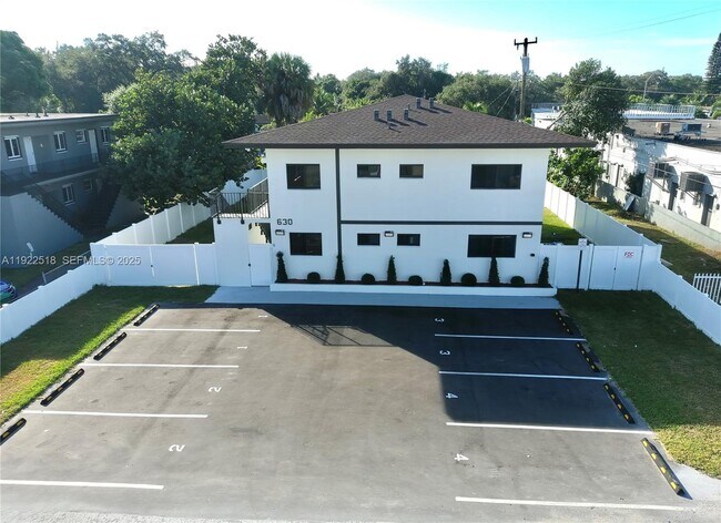 Building Photo - 630 NE 166th St