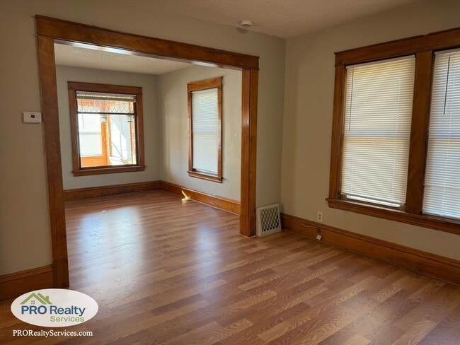 Building Photo - Updated 3 Bedroom House **Free November Rent with a November 2025 Move In**