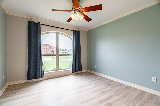 Building Photo - 2423 Palisade Dr
