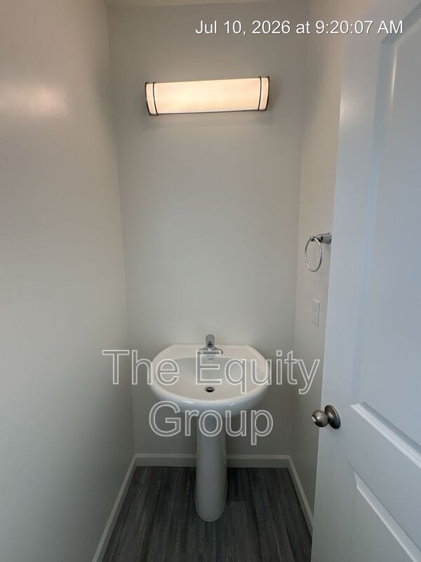 Building Photo - 733 S Pinkham St