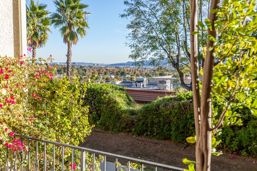 Building Photo - 7727 Via Capri