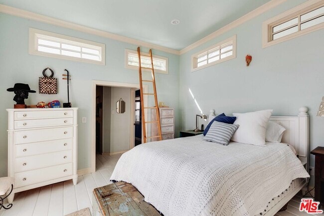 Building Photo - 3024 Angus St