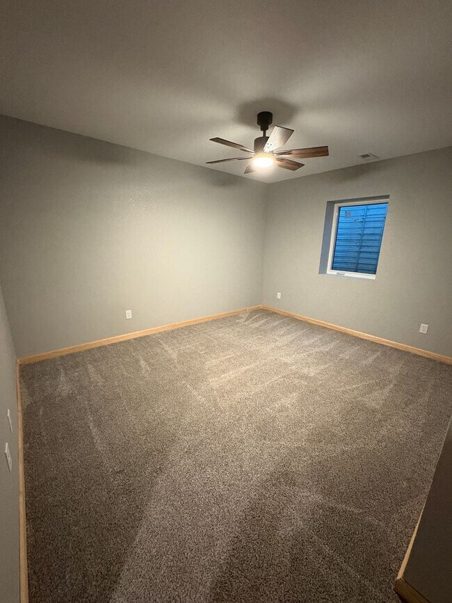 Building Photo - PRICE REDUCED!!! 4 bed / 3 bath Twinhome for Rent!