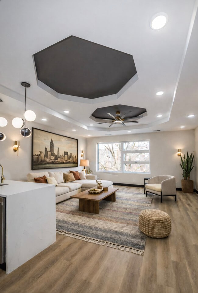 Building Photo - 5641 S Prairie Ave