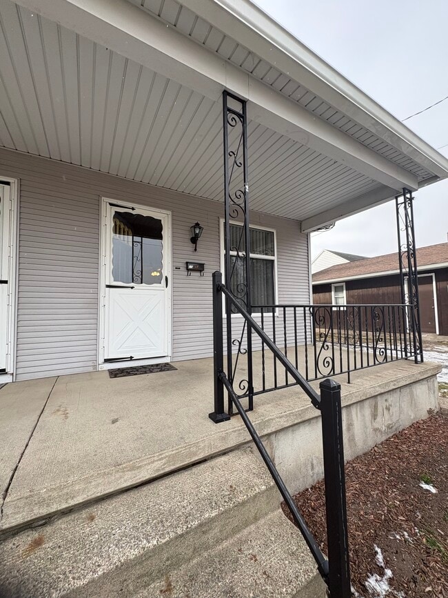 Building Photo - 25 St David St