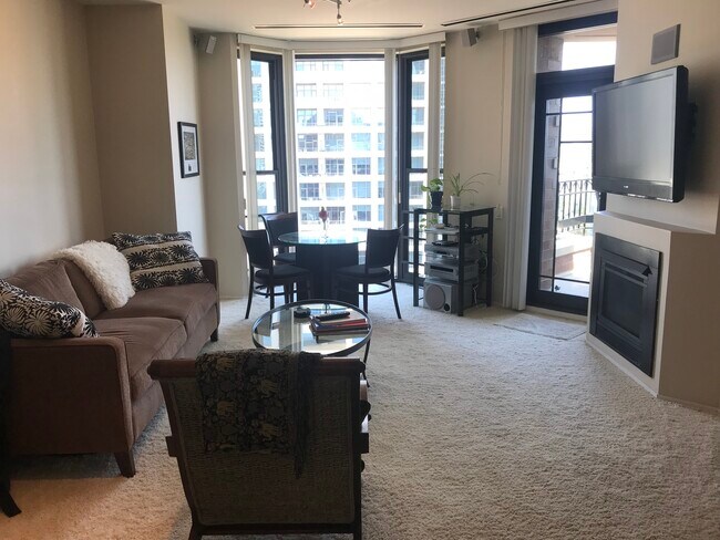 Building Photo - 500 W Harbor Dr