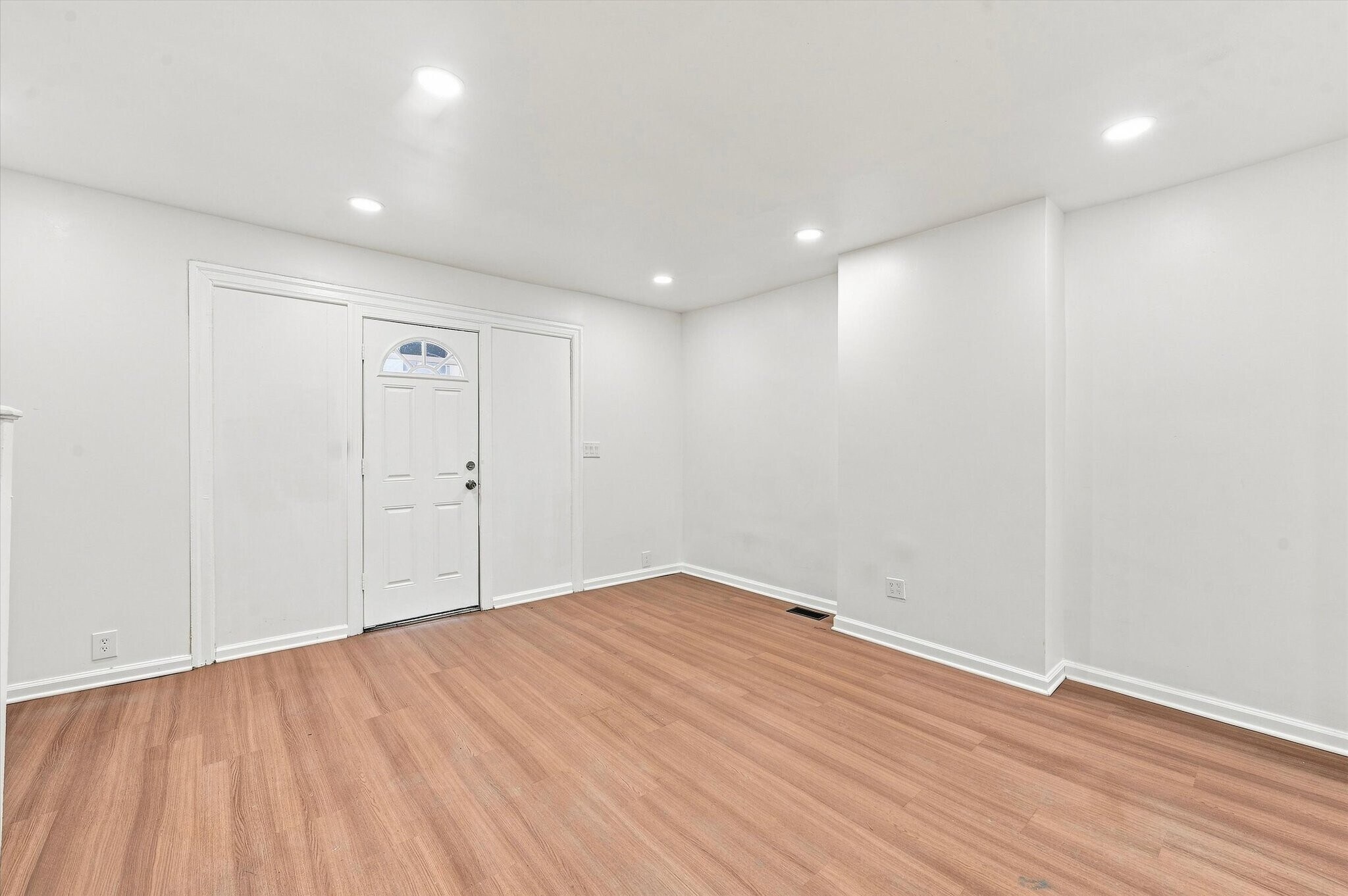 Building Photo - 6711 Linmore Ave