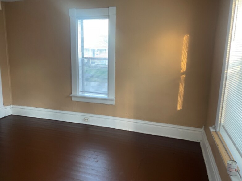 Building Photo - 2904 E 6th Ave