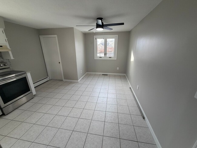 Building Photo - 365 West Ave