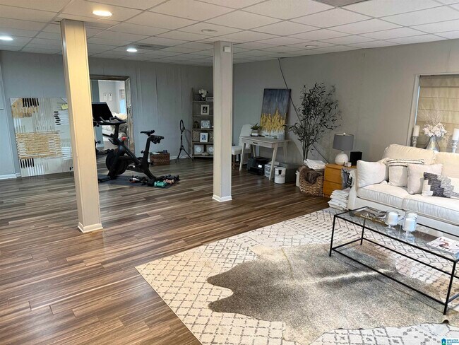 Building Photo - 3153 Woodhaven Dr