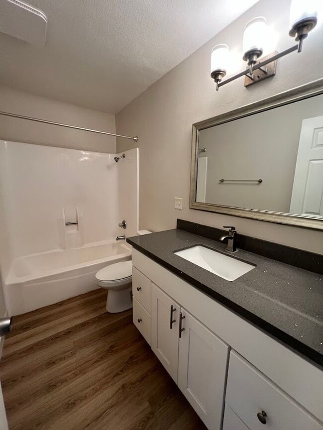 Building Photo - Irvine 2 bedroom with Upgrades