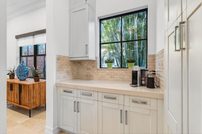 Building Photo - 17662 Cadena Dr