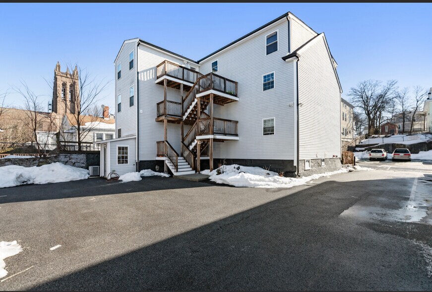 Building Photo - 222 Rock St