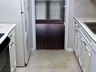 Kitchen - 2005 Rexford Rd