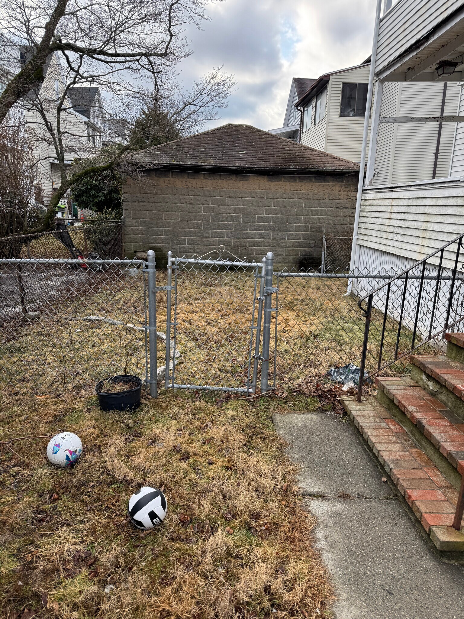 Building Photo - 75 Pinkert St