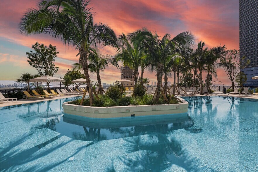 Building Photo - 601 NE 1st Ave