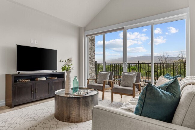 Building Photo - 2213 S Federal Way