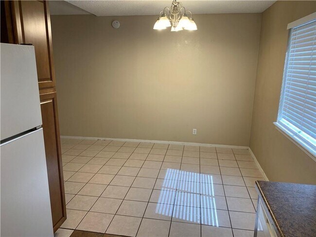 Building Photo - 7208 Creekside Dr